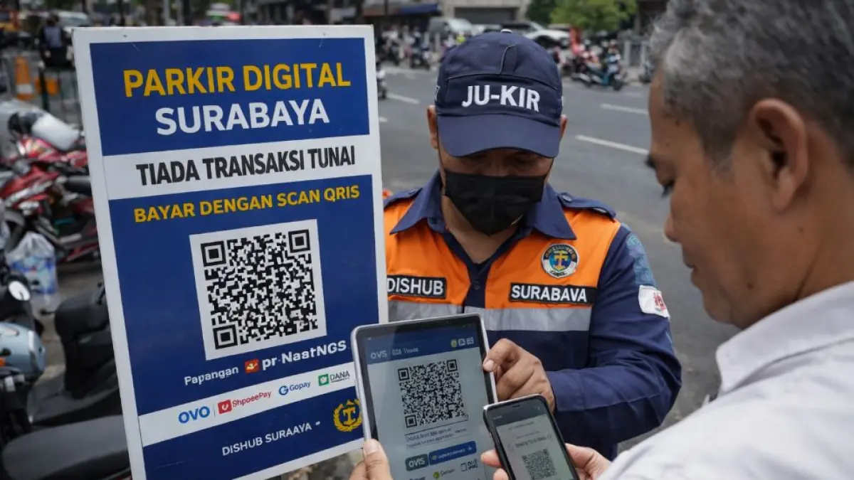 ILUSTRASI: Saat sistem parkir digital resmi berjalan, warga Surabaya diminta tidak lagi membayar parkir secara tunai.