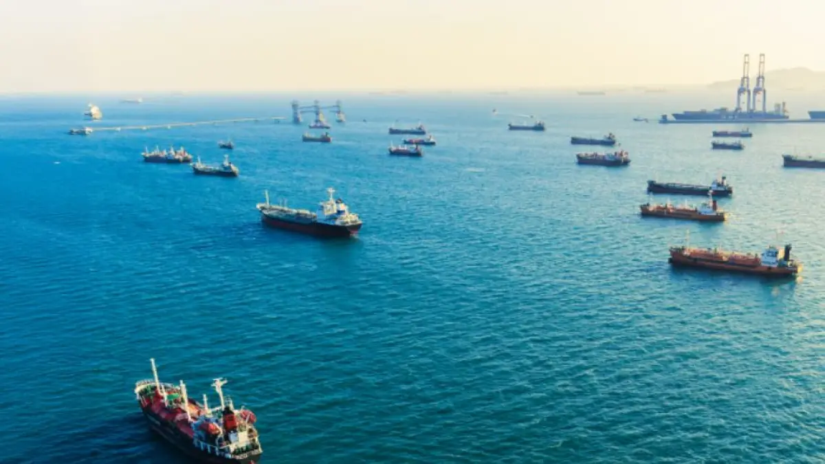 Pembukaan Selat Hormuz menjadi faktor paling menarik perhatian investor. Jalur ini diketahui mengalirkan sekitar 20 persen pasokan energi dunia.