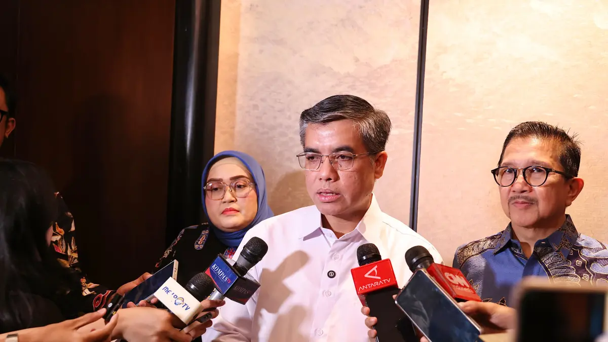 PKB : Menaker Yassierli saat menghadiri penandatanganan Perjanjian Kerja Bersama ke-XXIV periode 2026–2028 antara manajemen PT Freeport Indonesia (PTFI) dengan tiga serikat pekerja. 