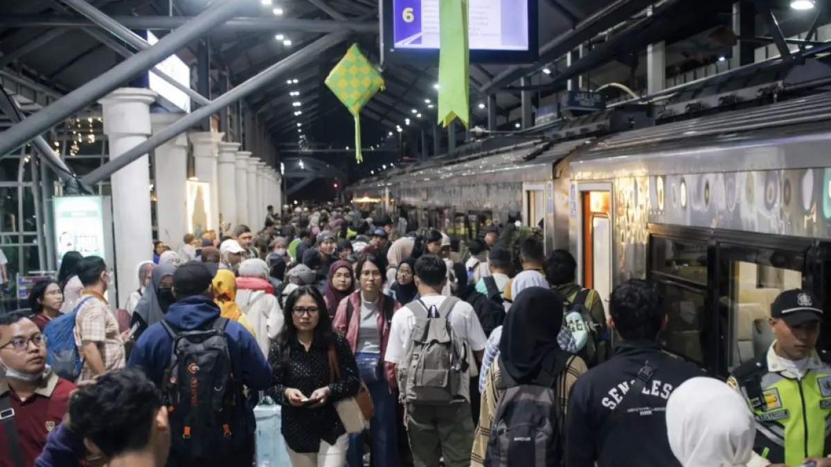 Manajer Humas KAI Daop 8 Surabaya, Mahendro Trang Bawono, menyebut peningkatan ini menjadi bukti kuat bahwa masyarakat semakin percaya pada kereta api sebagai moda transportasi utama.