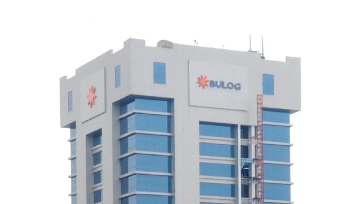  Gedung kantor pusat Perum Bulog.