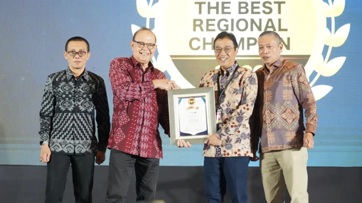 GEMILANG: Momen Bank Jatim raih predikat "Sangat Baik" dalam ajang The Asian Post Regional Champion Forum 2026 di Hotel Alila Surakarta.