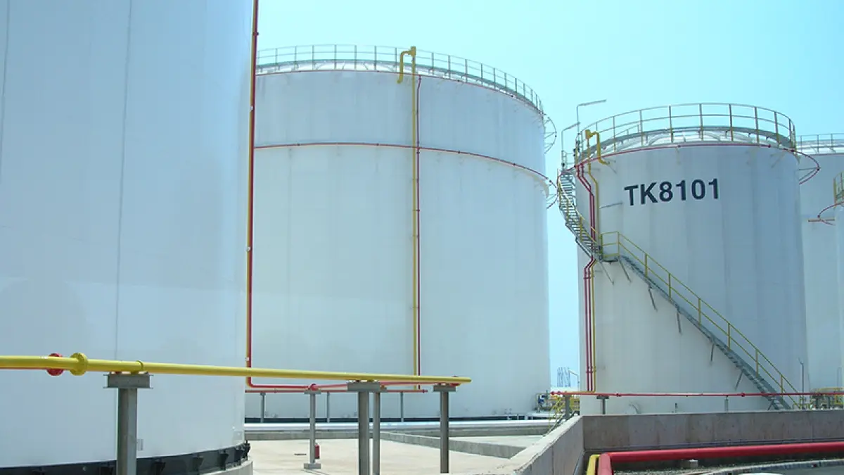 Fasilitas tangki penyimpanan (storage) minyak mentah yang menjadi fokus utama pemerintah untuk diperkuat kapasitasnya guna menjamin ketahanan energi dan stabilitas stok nasional.