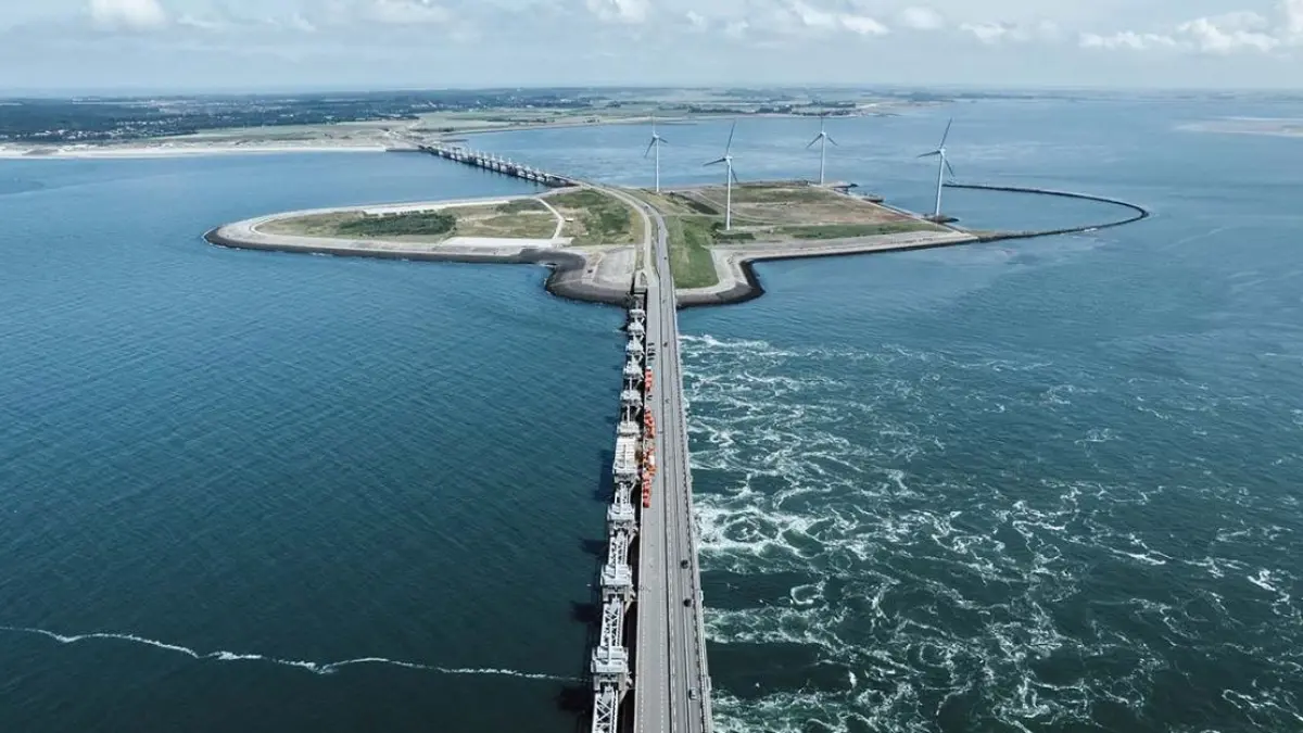 PROYEK: Pemerintah kini mempercepat proyek Giant Sea Wall untuk melindungi aset industri dan warga Jawa Timur.