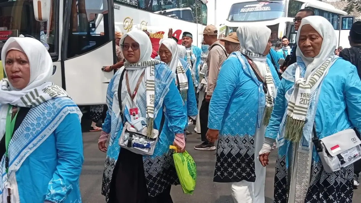Jemaah haji saat berada di Embarkasi Surabaya sebelum berangkat ke tanah suci.