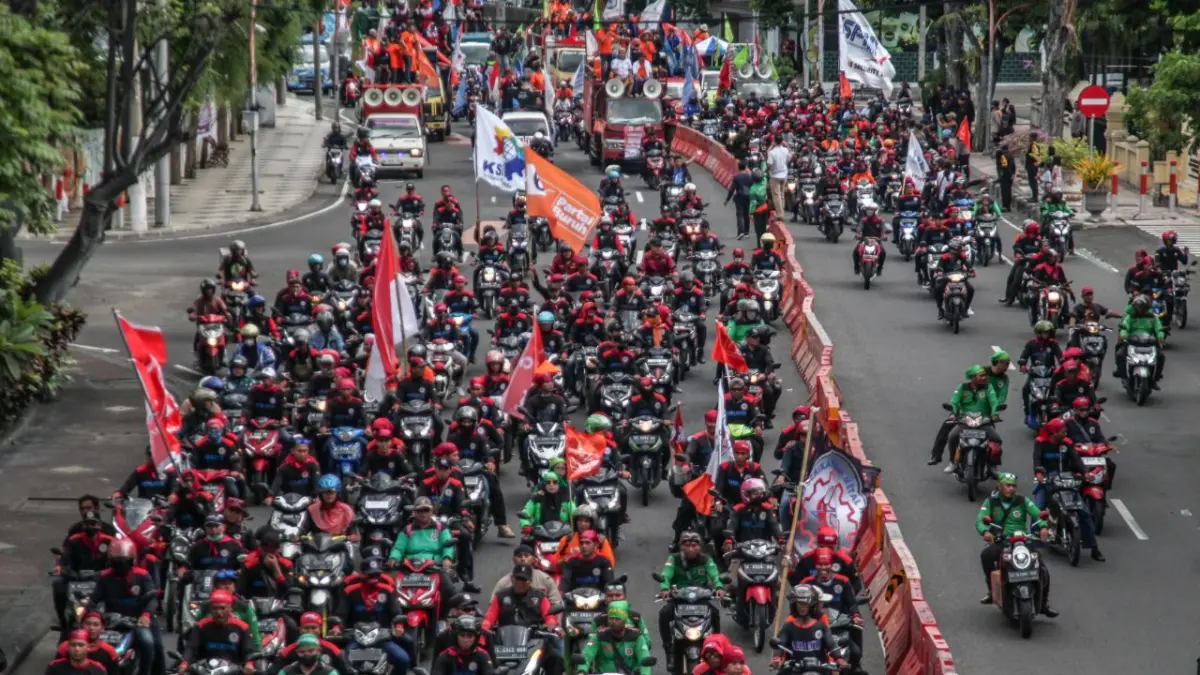 Peringatan Hari Buruh Internasional atau May Day di Surabaya