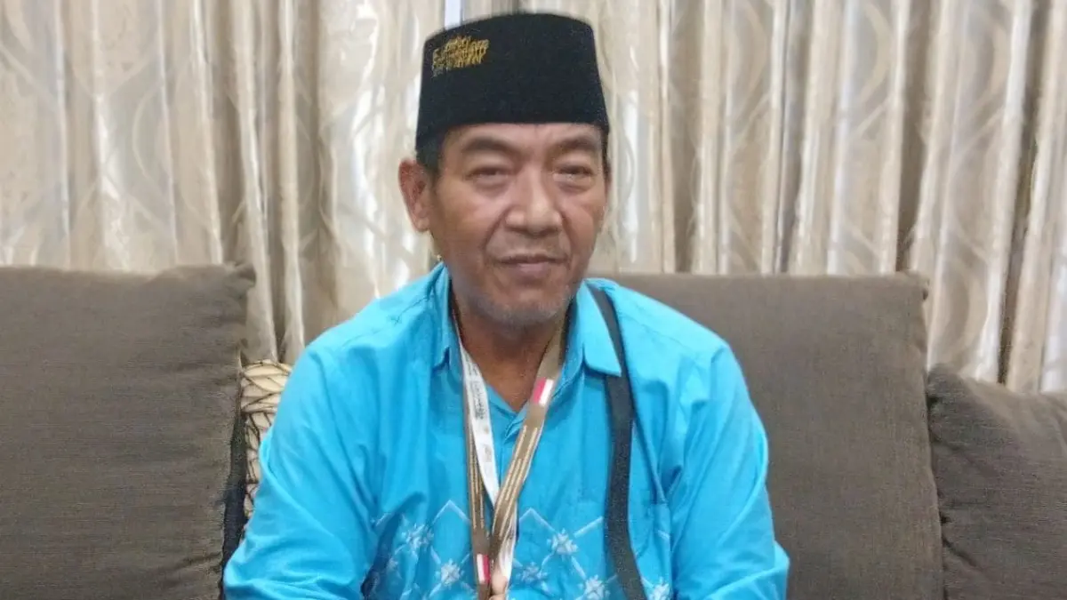 TERWUJUD: Impian Ahmad Ali Murtadho, 50, Pria asal Blimbing, Lamongan, yang sehari-hari berjualan kerupuk keliling berangkat Haji.