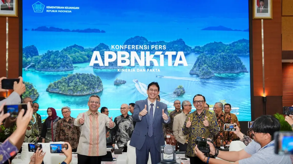 GEMILANG: Menteri Keuangan Purbaya Yudhi Sadewa memberikan keterangan pers mengenai kinerja APBN dan pertumbuhan ekonomi Indonesia kuartal I-2026 yang mencapai 5,61 persen di Jakarta.