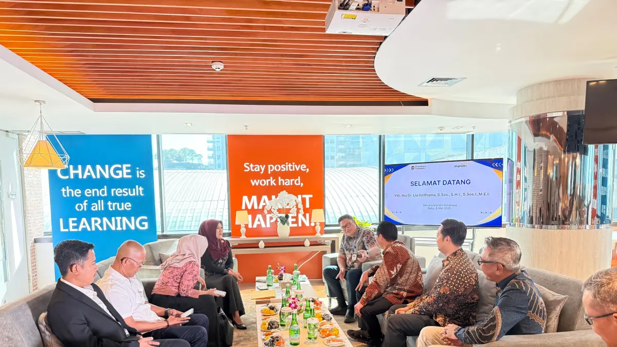 Ning Lia Istifhama bersama RCEO Bank Mandiri Region VIII bahas penguatan ekosistem UMKM dan kemudahan pembiayaan di Menara Mandiri Surabaya. 