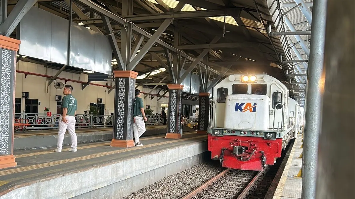 ILUSTRASI: Lokomotif kereta api di sebuah stasiun.