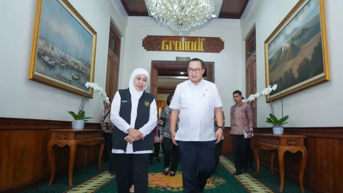 SINERGI: Gubernur Jawa Timur Khofifah Indar Parawansa (kiri) saat menerima kunjungan Kepala BRIN Arif Satria di Gedung Negara Grahadi, Surabaya.