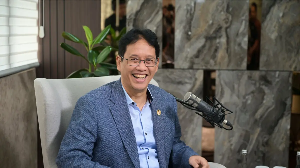 Menteri Keuangan Purbaya Yudhi Sadewa tampak sumringah saat menjelaskan keberhasilan pertumbuhan ekonomi nasional yang mencapai 5,61 persen pada Triwulan I-2026 dalam sesi wawancara eksklusif di Jakarta. (Foto: Kemenkeu)