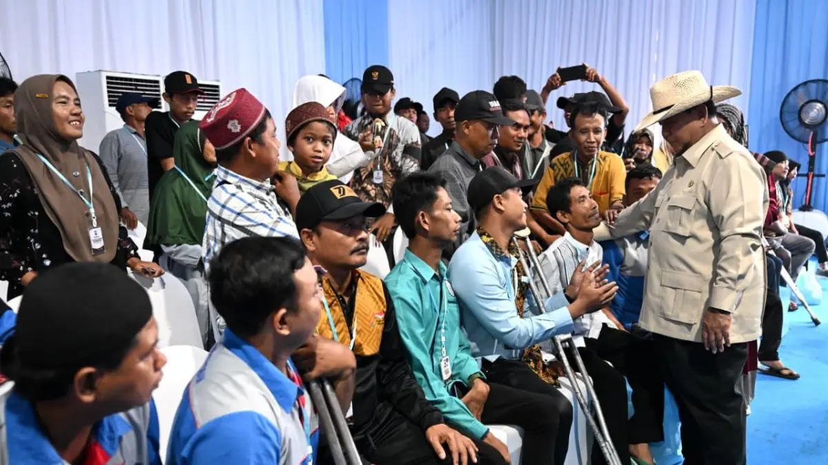 DORONG SWASEMBADA PANGAN: Presiden Prabowo Subianto berdialog langsung dengan para petani dan warga saat menghadiri Panen Raya Jagung serentak di Kabupaten Tuban, Jawa Timur, Sabtu (16/5/2026).