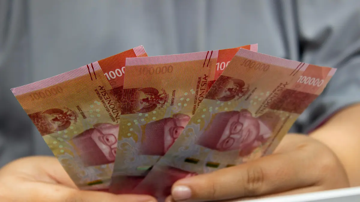 ILUSTRASI: Uang rupiah yang melemah tajam pada awal pekan (18/5)