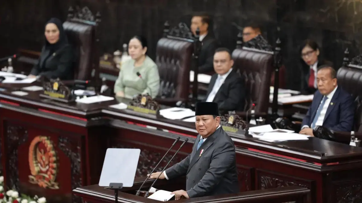 PERTAMA KALI DALAM SEJARAH INDONESIA : Presiden RI menyampaikan langsung Kerangka Ekonomi Makro dan Pokok-Pokok Kebijakan Fiskal (KEM-PPKF) RAPBN Tahun Anggaran 2027 dalam Rapat Paripurna DPR, Rabu (20/5). (IST/ RADAR SURABAYA BISNIS)