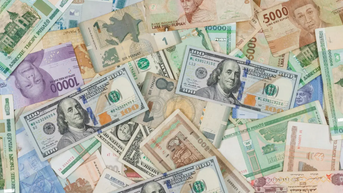 ILUSTRASI: Rupiah Indonesia masuk dalam daftar lima mata uang terlemah dunia versi Forbes Advisor 2026