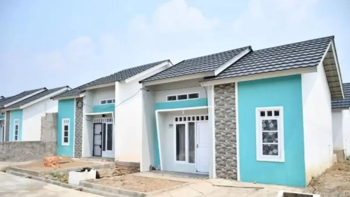 PENGEMBANGAN PROPERTI: Deretan rumah tapak bersubsidi yang siap huni.