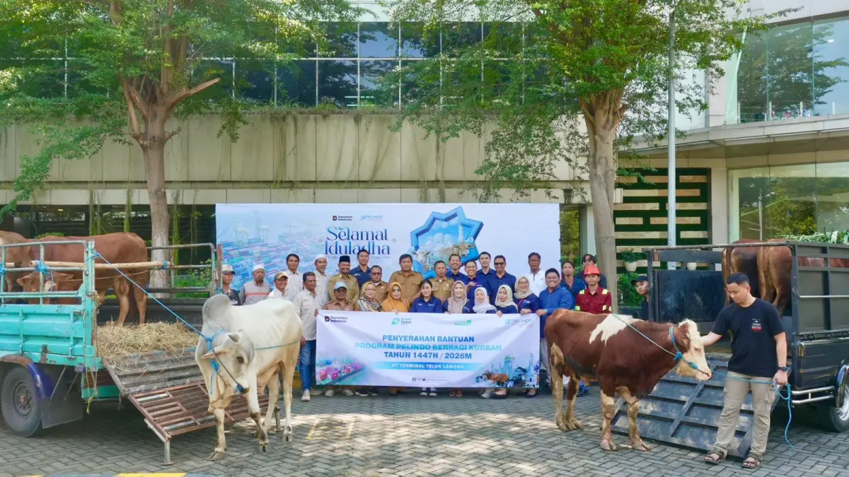 Melalui Program Pelindo Berbagi Kurban, PT Terminal Teluk Lamong menyerahkan total 12 ekor sapi dan 21 ekor kambing kepada masyarakat di wilayah Surabaya dan Gresik. (Ist/Radar Gresik) 
