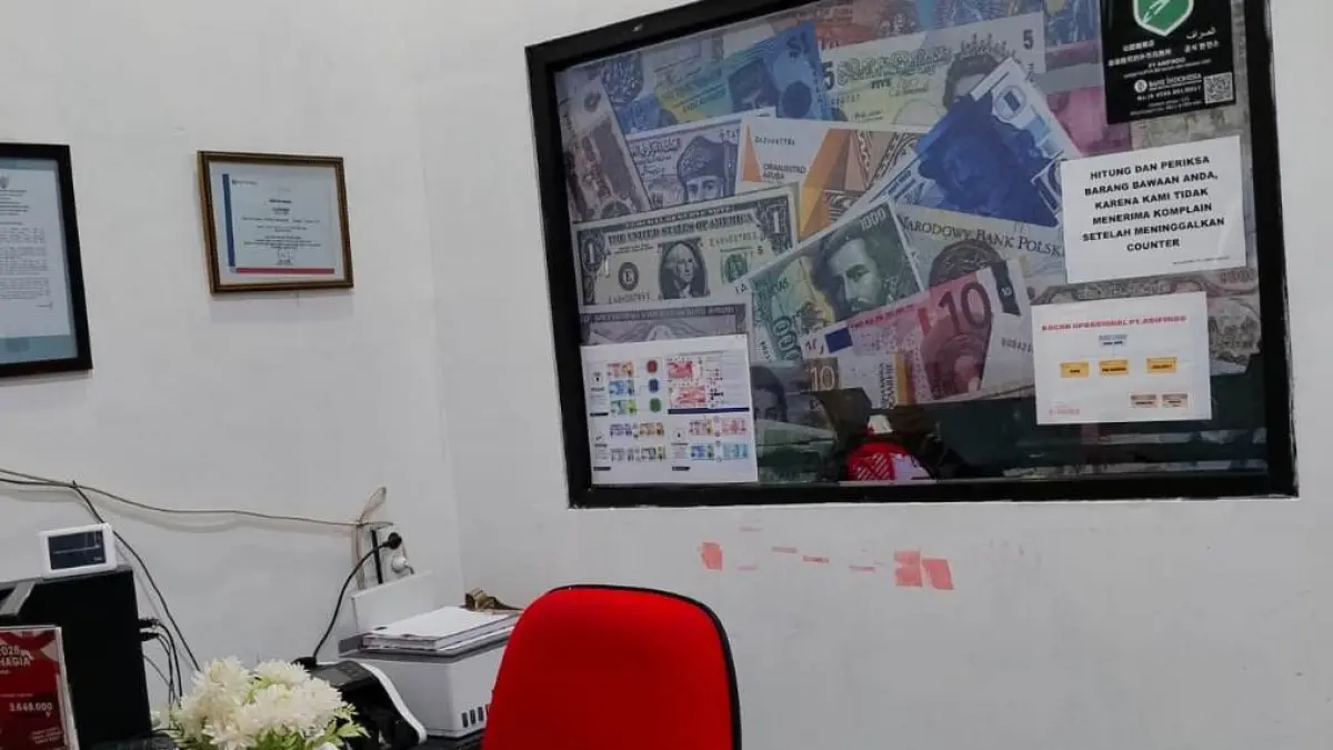 TERPANTAU SEPI : Lonjakan tinggi tidak membuat masyarakat berbondong-bondong mencairkan dolar mereka. (IST/ RADAR SURABAYA BISNIS)
