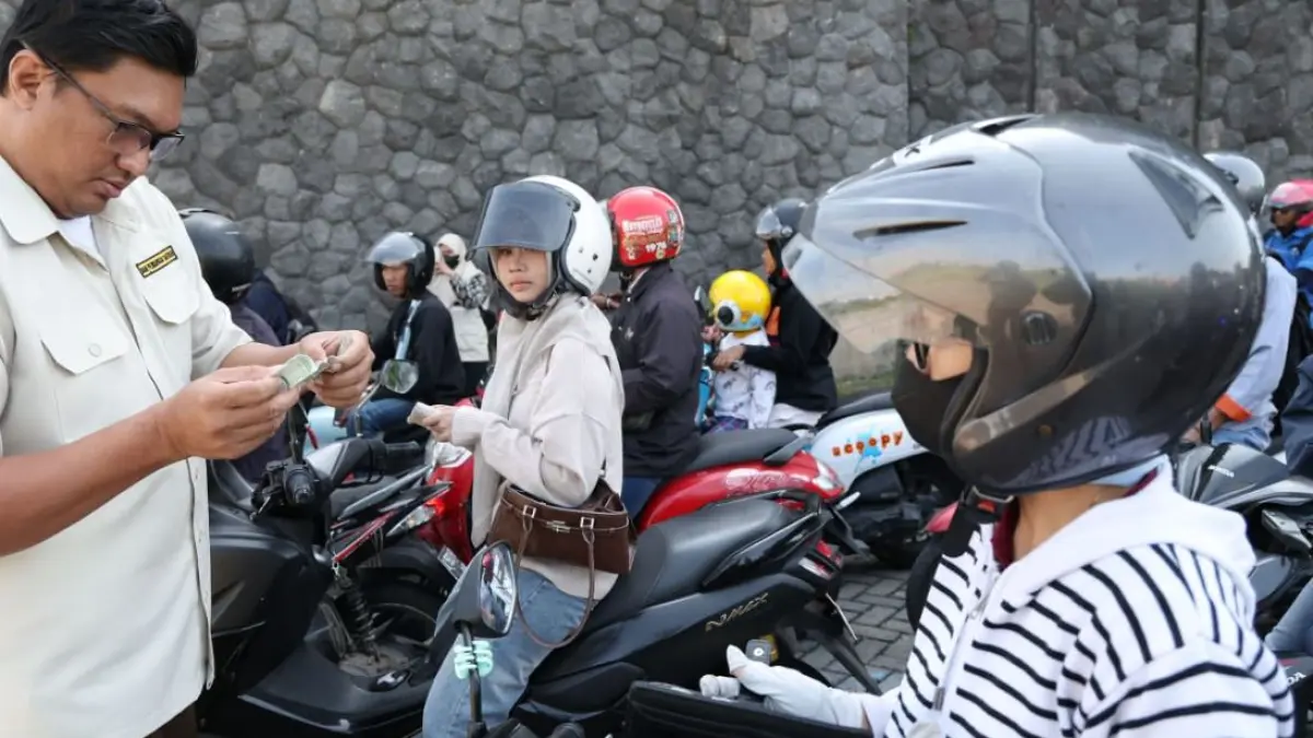 Pengendara yang diketahui menunggak pajak juga dapat langsung melunasi kewajibannya di lokasi melalui layanan pembayaran digital, termasuk menggunakan QRIS.
