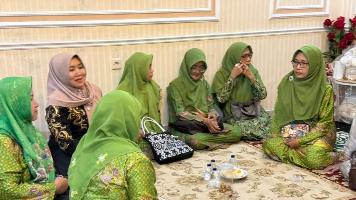 Dr. Lia Istifhama dan PC Muslimat NU Surabaya mengadakan dialog santai tentang hal stunting hingga kasus judi online.