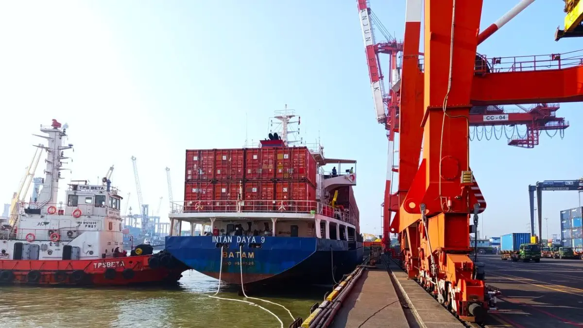 LEBIH EFISIEN : PT Terminal Teluk Lamong sukses menghadirkan efisiensi tinggi di TPK Nilam melalui Program EAZI. (IST/ RADAR SURABAYA BISNIS)