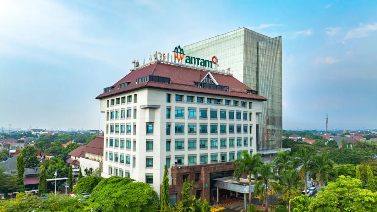 REKOR SEJARAH : Tak hanya manjakan investor, ANTAM juga mendapat penugasan khusus dari pemerintah untuk mempercepat hilirisasi nikel dan membangun ekosistem baterai kendaraan listrik (EV). (IST/ RADAR SURABAYA BISNIS)