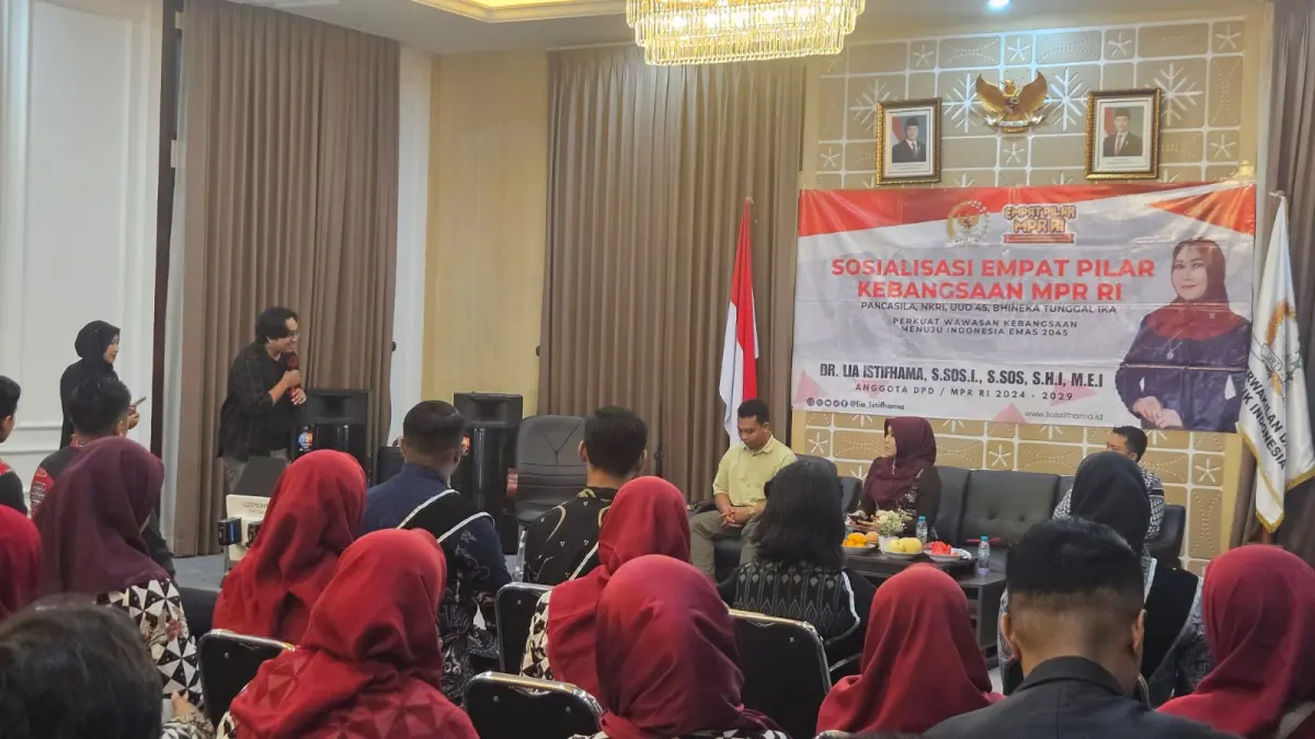 GARDA TERDEPAN: Anggota DPD RI Lia Istifhama menggelar Sosialisasi Empat Pilar MPR RI di Surabaya. Ia menekankan peran vital RT/RW dalam menjaga nilai kebangsaan warga bangsa.