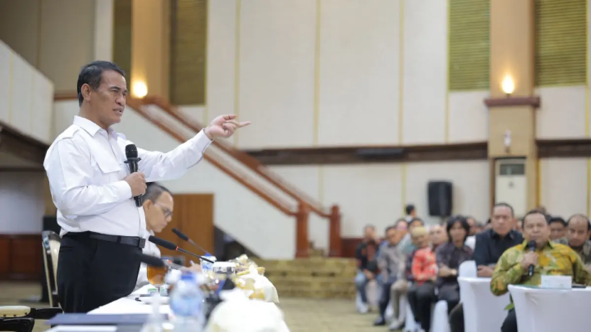 Menteri Pertanian Andi Amran Sulaiman saat memberikan arahan tegas kepada 198 produsen benih terkait proyek pengadaan bibit perkebunan senilai Rp9,95 triliun di Jakarta, Rabu (17/6/2026).