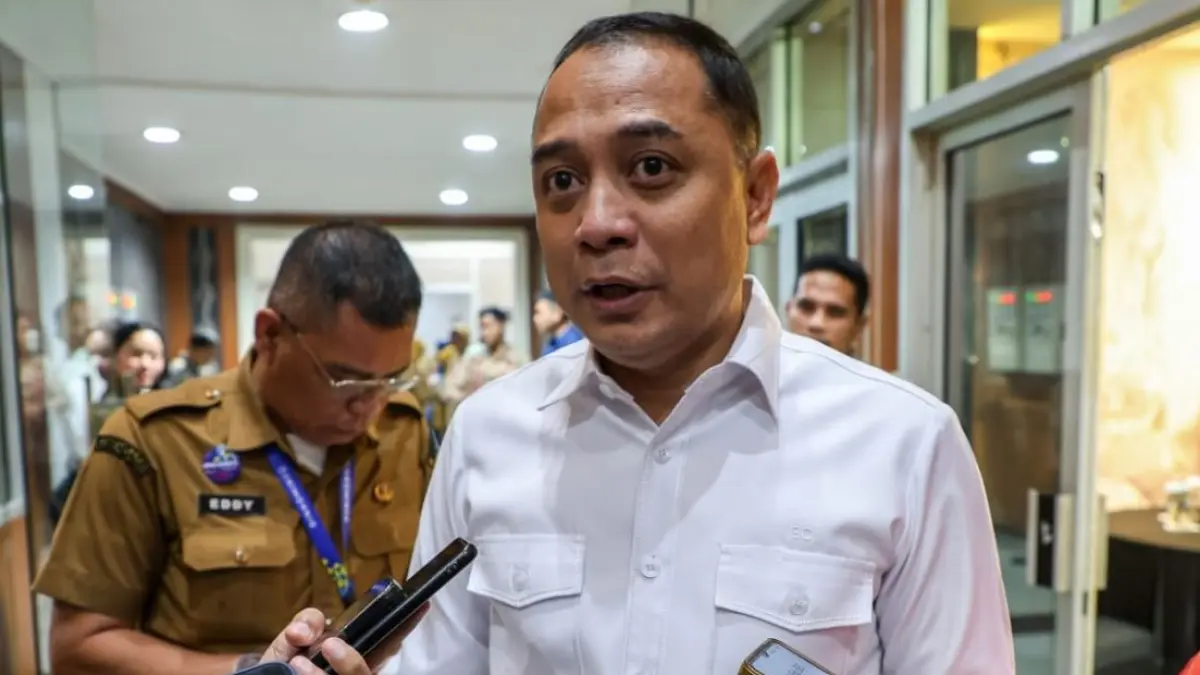 Wali Kota Surabaya Eri Cahyadi saat menjawab sejumlah pertanyaan saat sensus ekonomi yang dilakukan BPS.