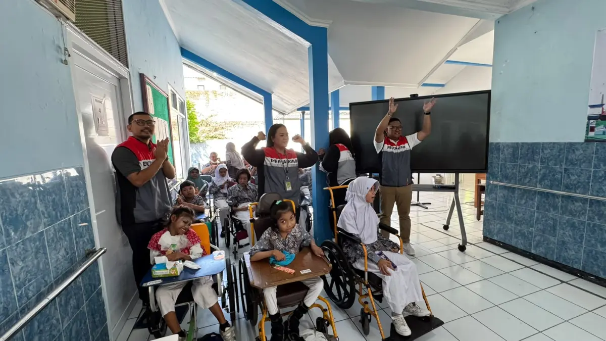 ENERGI KEBAIKAN : Program "Pertamina Berkah" dari Pertamina Patra Niaga Jatimbalinus menyalurkan santunan serentak di Jatim, NTB, dan NTT kepada 330 anak yatim, disabilitas, dan dhuafa lintas agama. (IST/ RADAR SURABAYA BISNIS)