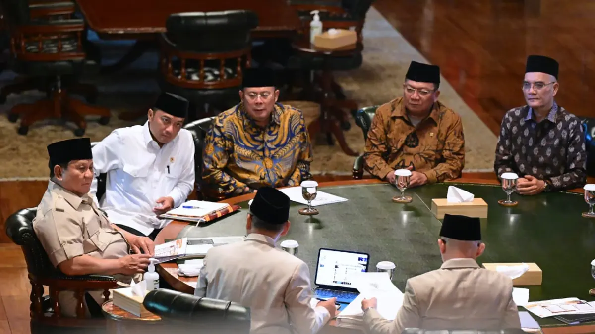 EVALUASI HAJI : Meskipun pemerintah sukses menekan masa tunggu haji dari 35–40 tahun menjadi 26 tahun, Presiden Prabowo menegaskan antrean tersebut harus dipercepat lagi lewat mekanisme baru yang lebih efisien. (Foto : Istimewa)