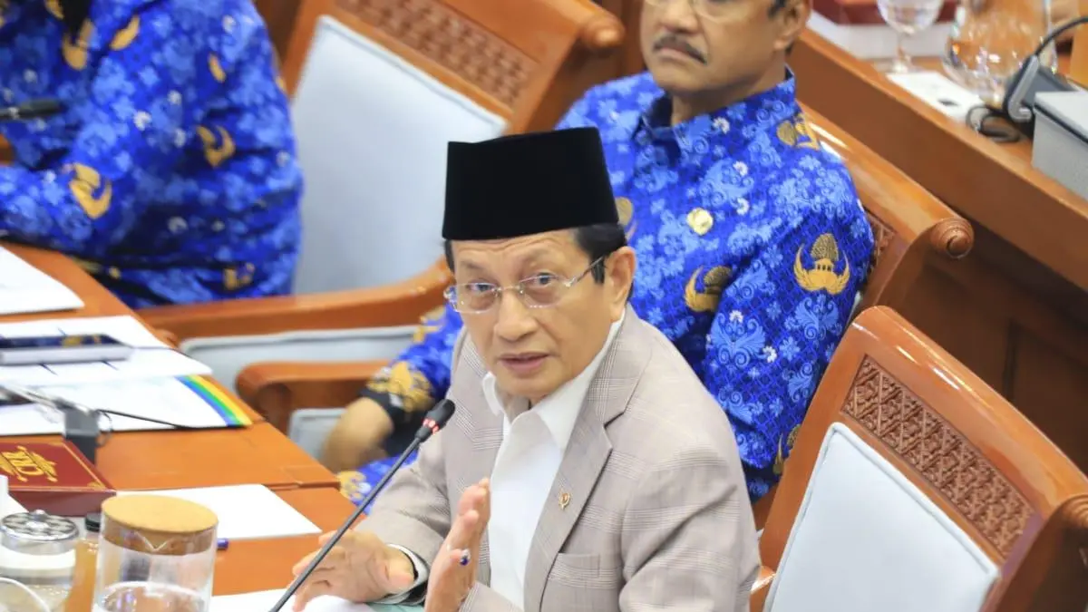 Menteri Agama (Menag) Nasaruddin Umar saat memaparkan rencana alokasi tambahan anggaran dan penyaluran insentif guru madrasah non-ASN dalam rapat kerja bersama Komisi VIII DPR RI di Jakarta, Rabu (17/6/2026).