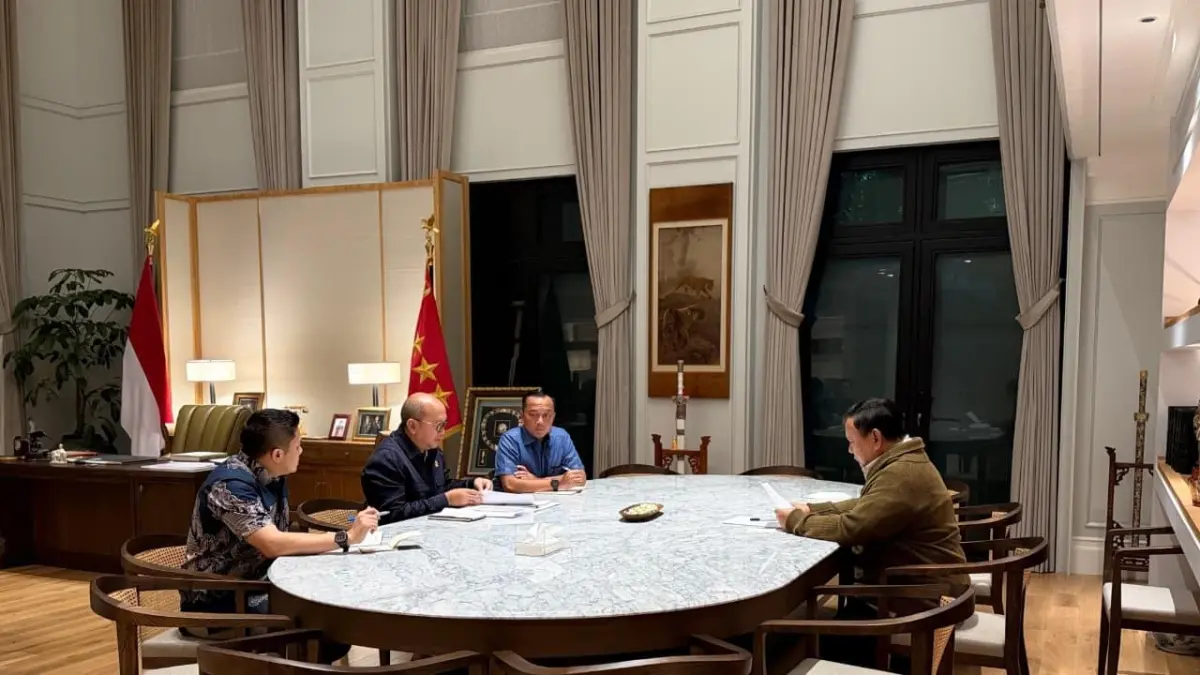 Presiden Prabowo bahas efisiensi BUMN dan optimalisasi aset bersama Menteri Investasi di Jakarta.