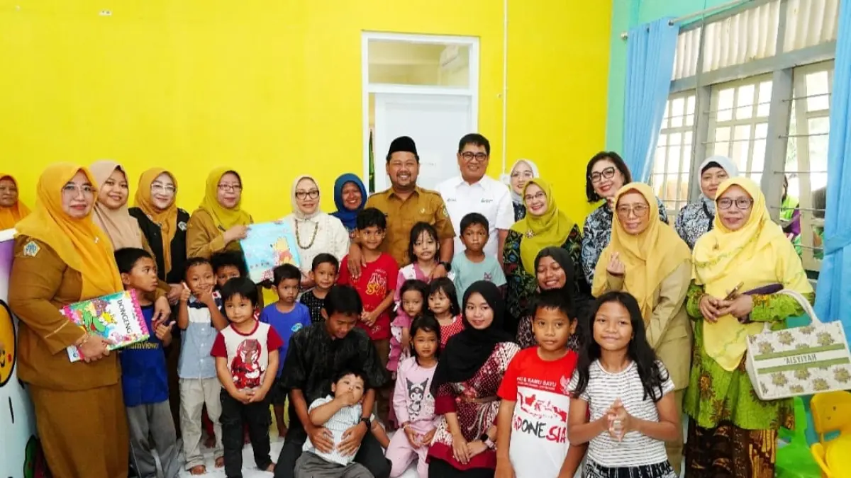 KESEIMBANGAN KARIR DAN KELUARGA : Menteri Pemberdayaan Perempuan dan Perlindungan Anak (PPPA) RI, Arifatul Choiri Fauzi, memberikan apresiasi tinggi terhadap fasilitas daycare yang dikelola oleh Petrokimia Gresik. (IST/ RADAR SURABAYA BISNIS)