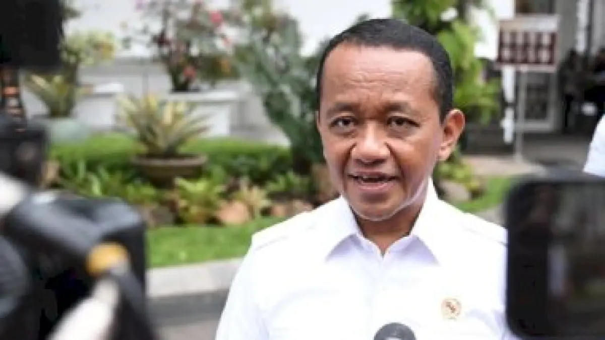 LANGKAH TEGAS : Atas arahan langsung Presiden Prabowo Subianto, Menteri ESDM Bahlil Lahadalia memutuskan untuk menahan sementara ekspor batu bara ke luar negeri. (Foto : Istimewa)