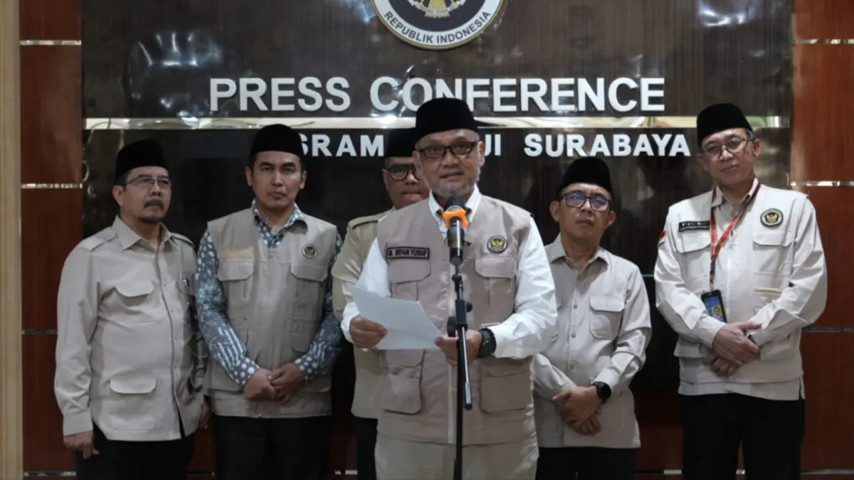 EVALUASI PELAKSANAAN: Menhaj Moch. Irfan Yusuf menutup operasional Haji 2026 di Surabaya, menyoroti tata kelola layanan.
