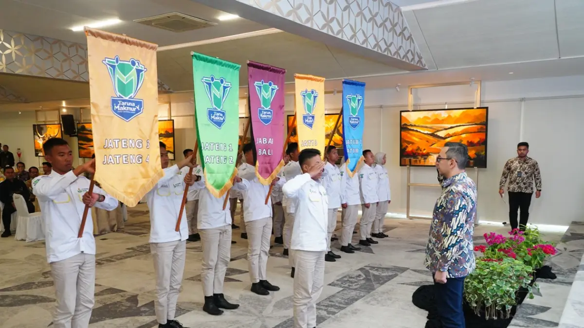 AGEN PERUBAHAN : Para Taruna Makmur dari berbagai kampus pertanian bertugas mendampingi petani, mengenalkan inovasi teknologi, dan mengawal pemupukan berimbang melalui Program Agrosolution. (IST/ RADAR SURABAYA BISNIS)