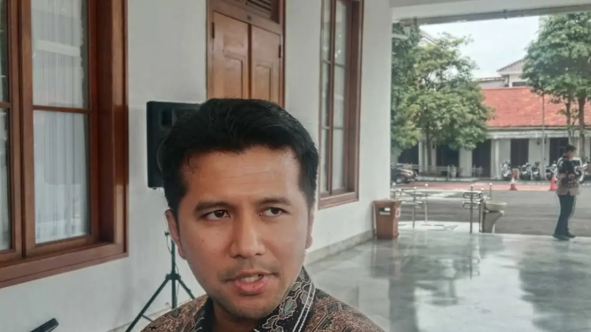 Wakil Gubernur Jawa Timur Emil Elestianto Dardak menegaskan anjloknya harga telur ayam di tingkat peternak tidak bisa diselesaikan hanya dengan memanggil pedagang perantara.