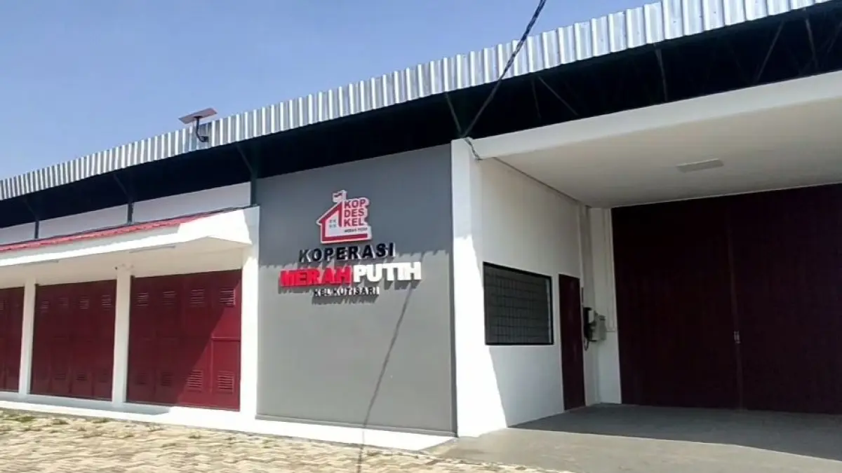 Harapan warga Kutisari untuk menikmati berbagai manfaat KDMP tersebut masih belum terwujud karena koperasi belum mulai beroperasi.