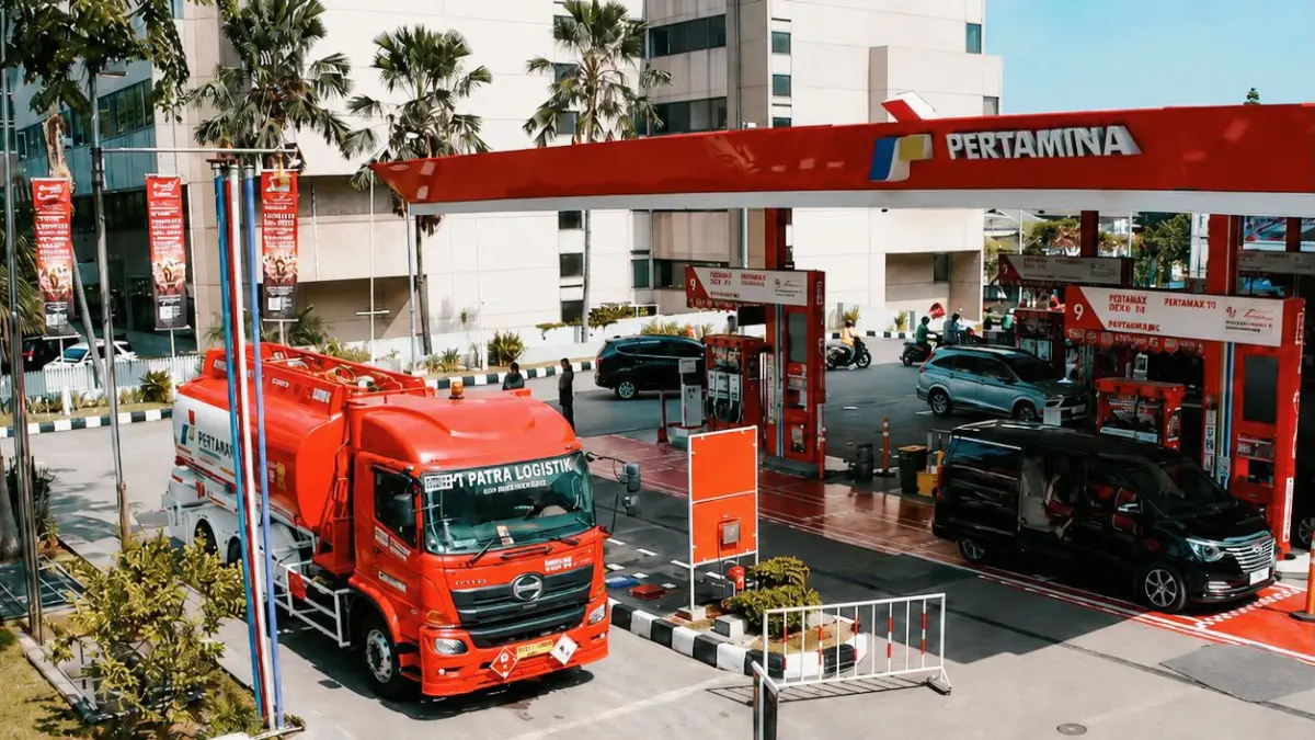 BUDAYA KESELAMATAN : Untuk menjaga kualitas layanan logistik energi yang andal, PT Patra Logistik terus memperkuat aspek HSSE dengan meningkatkan kompetensi pekerja dalam mengelola risiko operasional. (IST/ RADAR SURABAYA BISNIS)