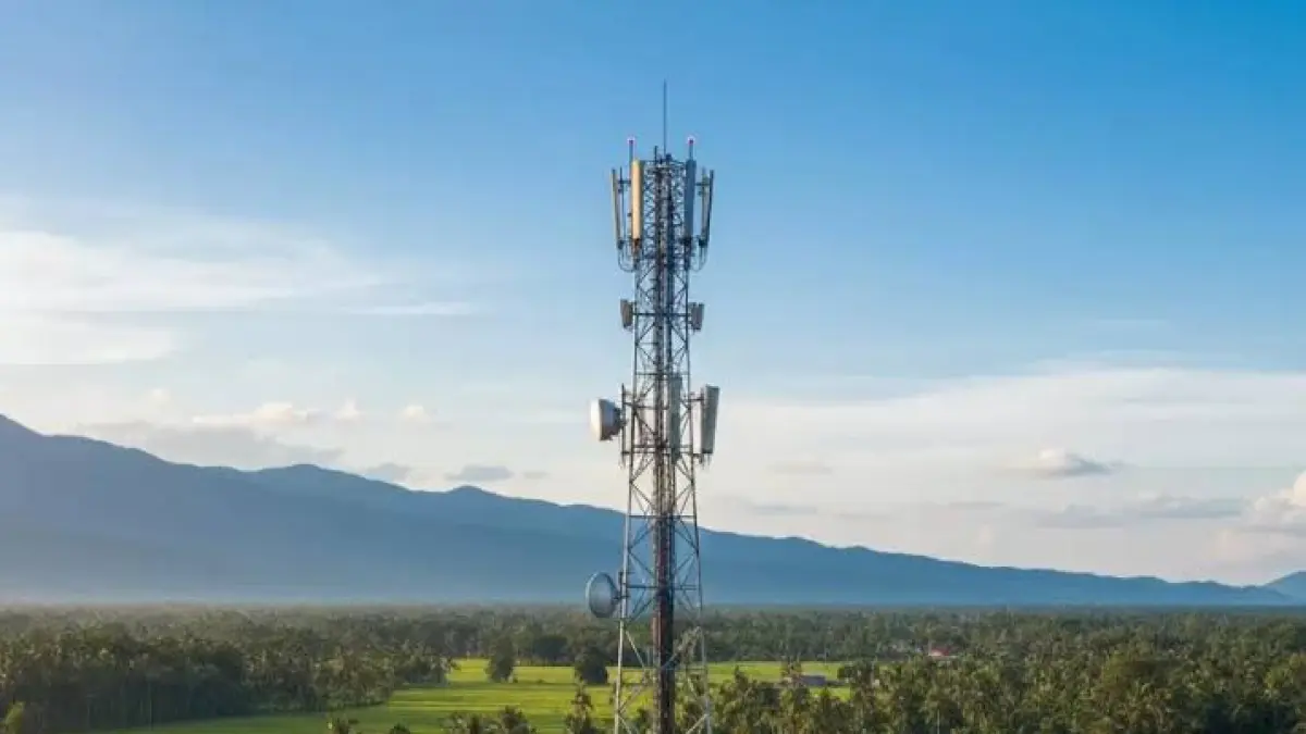 ILUSTRASI: pemancar jaringan (BTS). XLSmart, Telkomsel, dan Indosat menangi lelang frekuensi Komdigi.