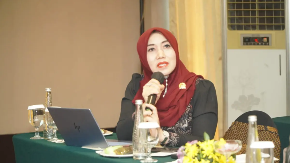 BIJAK BERMEDSOS : Kasus dugaan korupsi batu bara & TPPU yang diusut Polri jadi sorotan. Senator Jatim Lia Istifhama ingatkan masyarakat agar bijak bermedsos, saring informasi, dan hormati proses hukum yang berjalan demi menjaga kondusivitas. (IST/ RADAR SURABAYA BISNIS)
