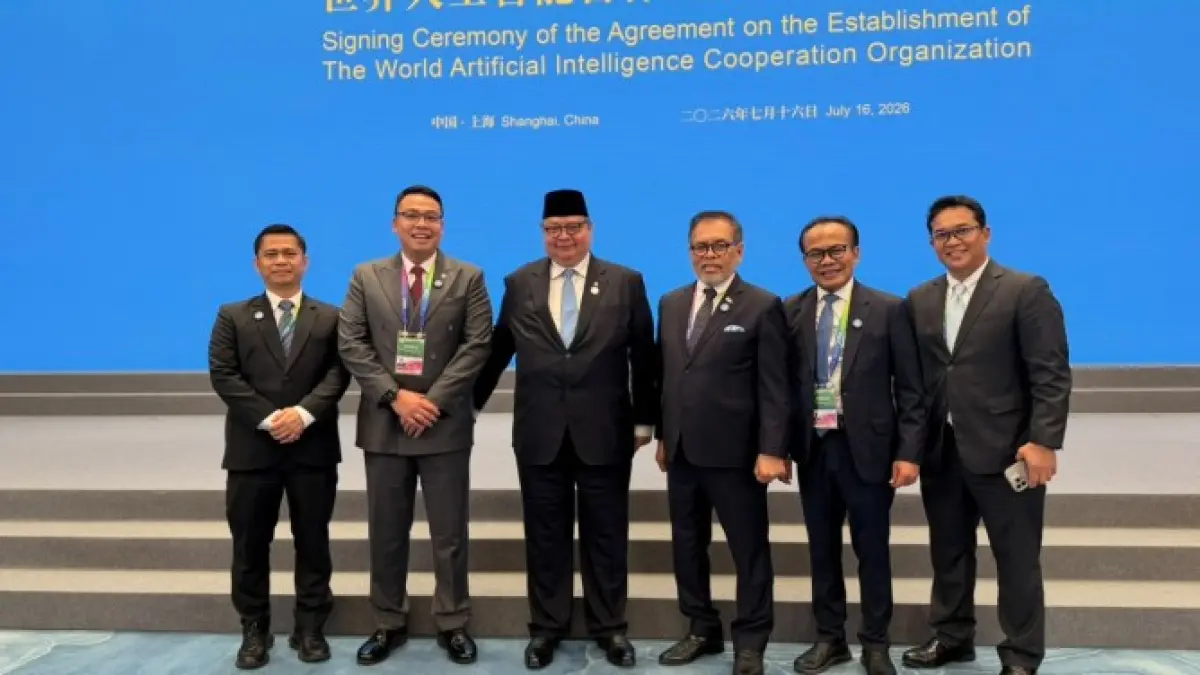 Menko Airlangga Hartarto & Wamen Angga Raka Prabowo saat penandatanganan pendirian WAICO di Shanghai.