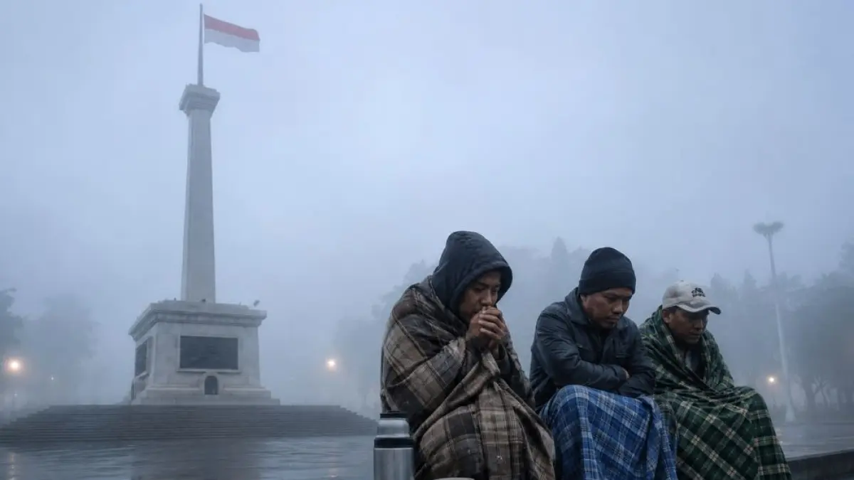 Menurut dr. Eka, ketika suhu udara turun, tubuh akan menyempitkan pembuluh darah di permukaan kulit untuk mempertahankan suhu tubuh.