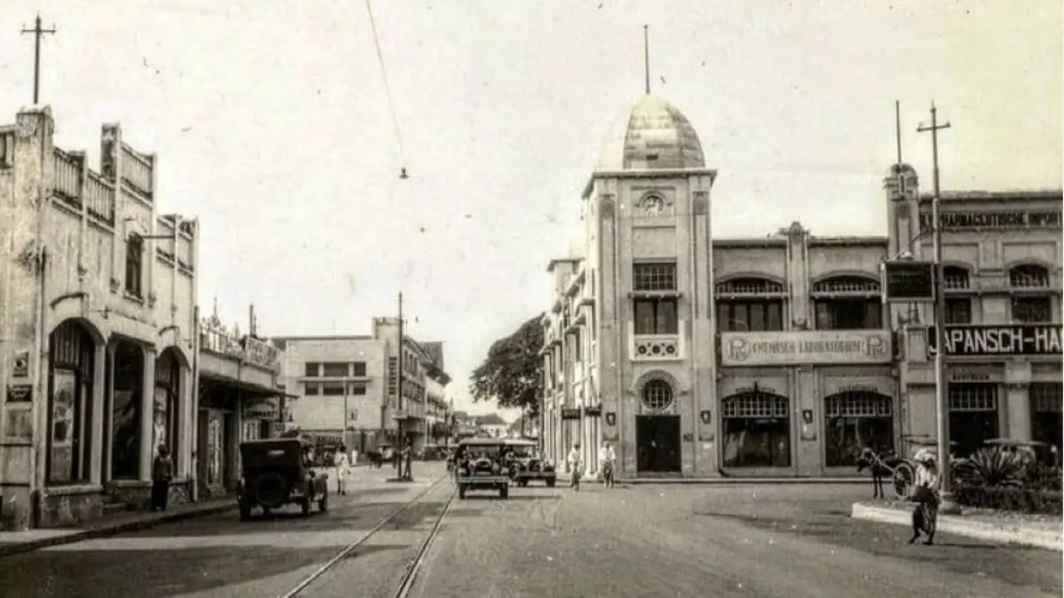 Bagi warga Surabaya yang tumbuh pada era 1960 hingga 1980-an, nama Bioskop King dan Queen tentu bukan sesuatu yang asing.