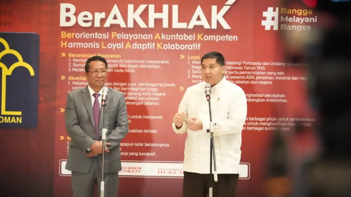 PERMUDAH SYARAT: Menteri PKP Maruarar Sirait & Menkum Supratman Andi Agtas bahas penyederhanaan syarat bedah rumah.