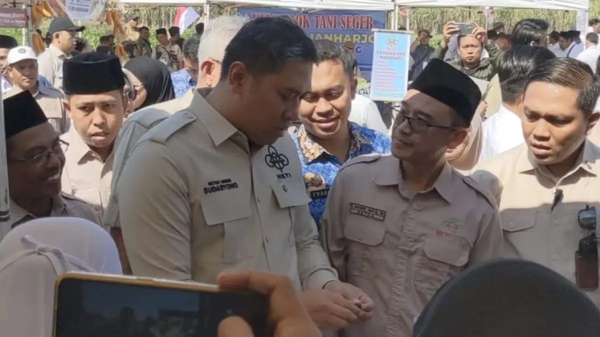 Foto : Ketua DPW GAPEMBI Jatim, Makhrus Sholeh saat bersama Kepala BGN Sudaryono