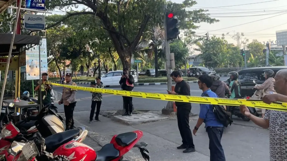 Pemerintah Kota (Pemkot) Surabaya menyegel sekitar 250 lokasi parkir yang belum mengantongi izin penyelenggaraan parkir.