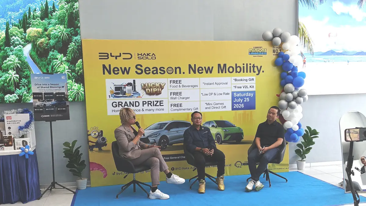 GEBRAKAN BARU : BYD Haka Solo menggelar Solo Community Talk perdana bersama Forum Otomotif Solo Raya (FOSR) dalam ajang Exclusive Showroom Event 5+1. Selain berdiskusi tentang kendaraan listrik ramah lingkungan, para anggota FOSR diajak mencoba langsung sesi test drive dan menguji kecanggihan fitur Vehicle-to-Load (V2L). (IST/ RADAR SURABAYA BISNIS)